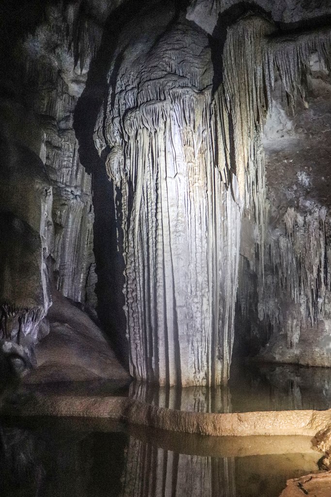 Inside Hoq Cave